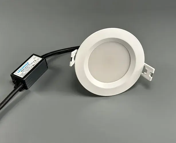 Точечный светильник Italline IT08-8018 white 4000K — белый, ракурс 9