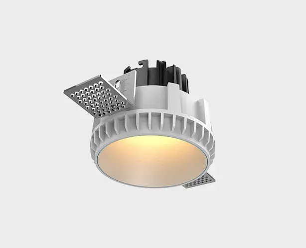 Точечный светильник Italline IT08-8021 white 3000K — белый, ракурс 2