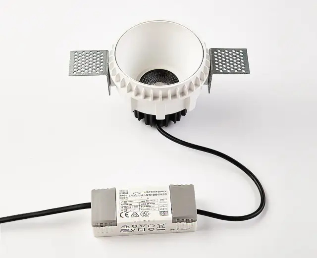 Точечный светильник Italline IT08-8021 white 3000K — белый, ракурс 5