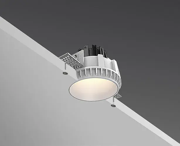 Точечный светильник Italline IT08-8021 white 4000K — белый, ракурс 4