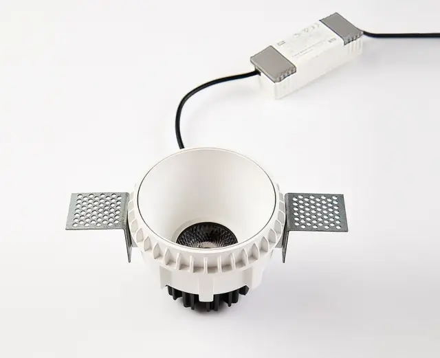 Точечный светильник Italline IT08-8021 white 4000K — белый, ракурс 6