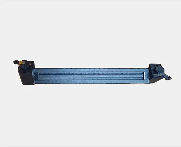 Светильник для однофазного трека Italline IT08-8030 black 3000K — черный, ракурс 7