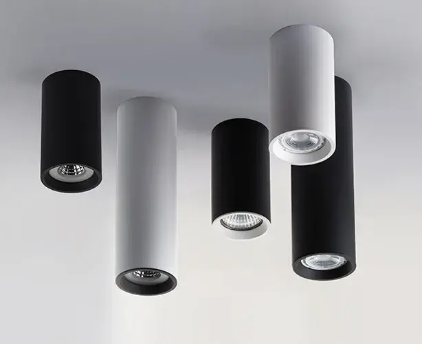 Точечный светильник Italline M02-65115 black — черный, ракурс 2