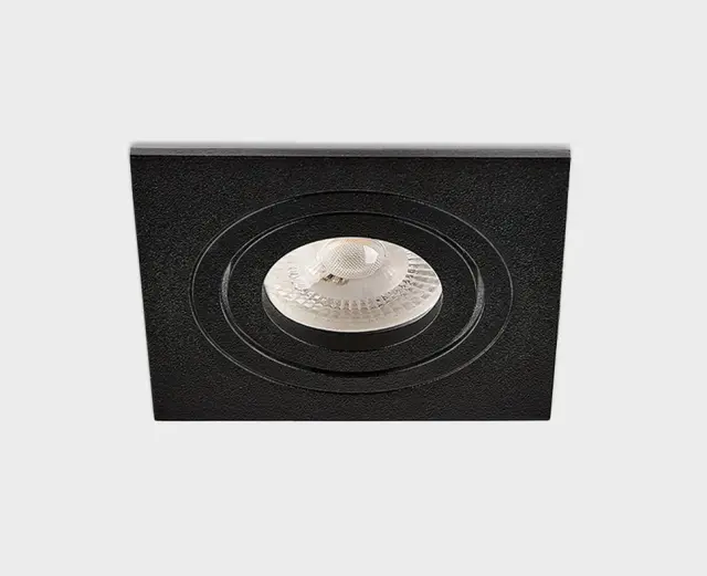 Точечный светильник Italline SAG103-4 black/black — черный, ракурс 3