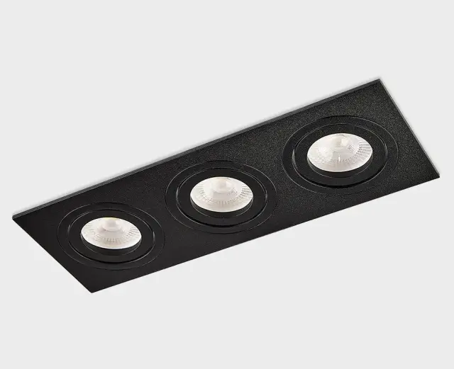 Точечный светильник Italline SAG303-4 black/black — черный, ракурс 2