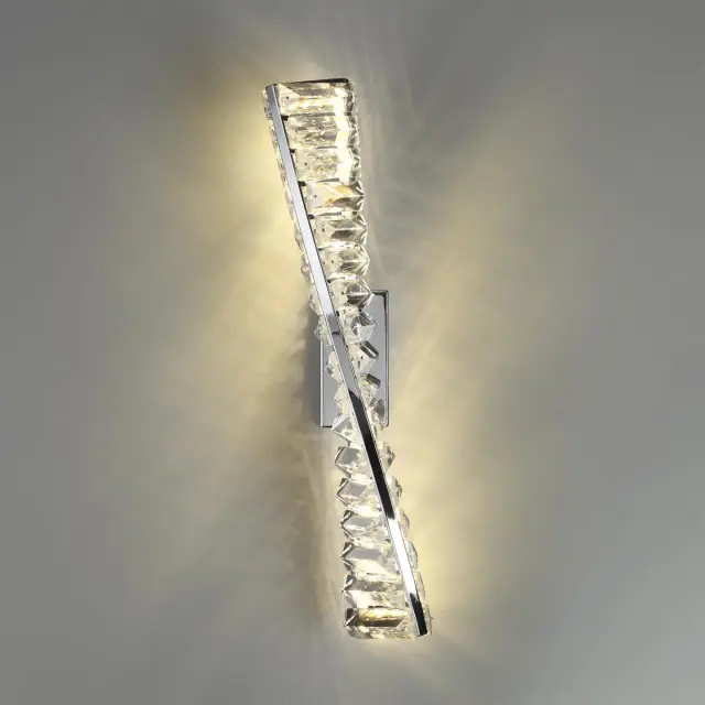 Накладное бра Lumion в стиле Арт-деко с вертикальным каскадом рельефных прозрачных акриловых плафонов на хромированной, ракурс 3
