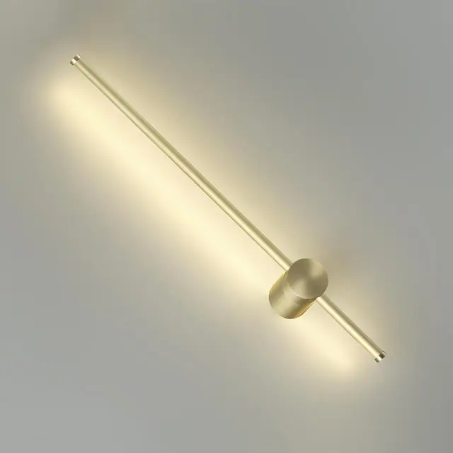 Минималистичное накладное бра Lumion в матовом золотом цвете с вертикальным силуэтом и круглым декоративным элементом, ракурс 2