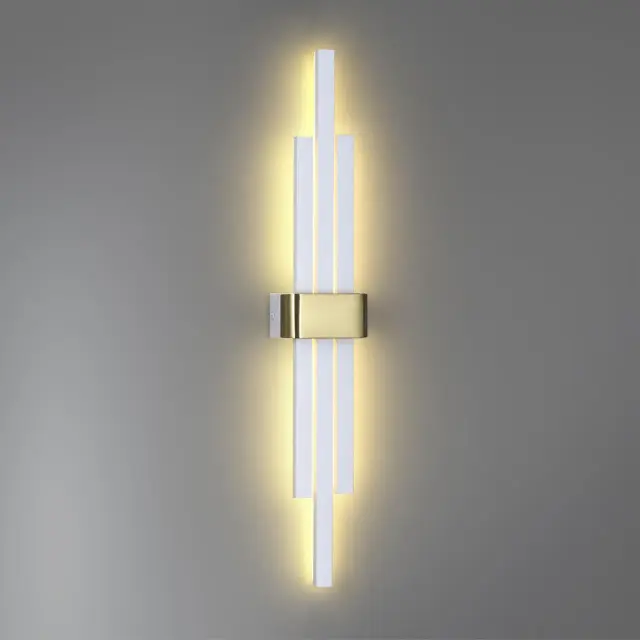 Накладное бра Lumion TOVE минималистичного дизайна, вертикальная композиция из матового белого акрила и глянцевого, ракурс 3