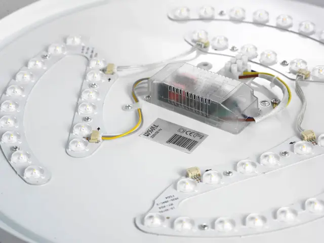Светильник Lussole LSP-8312 МУНЛАЙТ — белый, ракурс 3