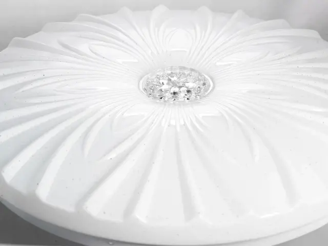 Светильник Lussole LSP-8318 МУНЛАЙТ — белый, ракурс 2