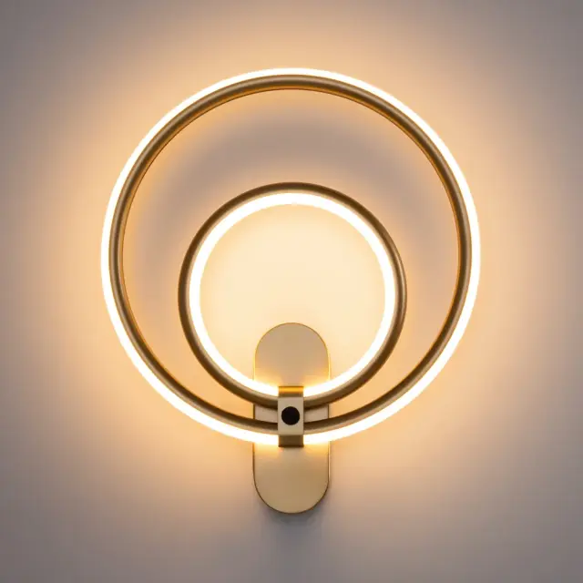 Накладное бра Maytoni LINK — латунь, ракурс 4