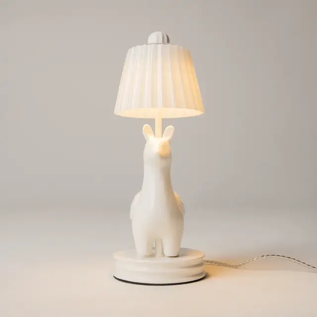 Настольная лампа Maytoni SENOR ALPACA — белый, ракурс 4
