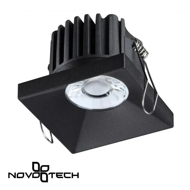 Встраиваемый точечный светильник Novotech матовый черный с декоративными вертикальными ребрами, ракурс 3