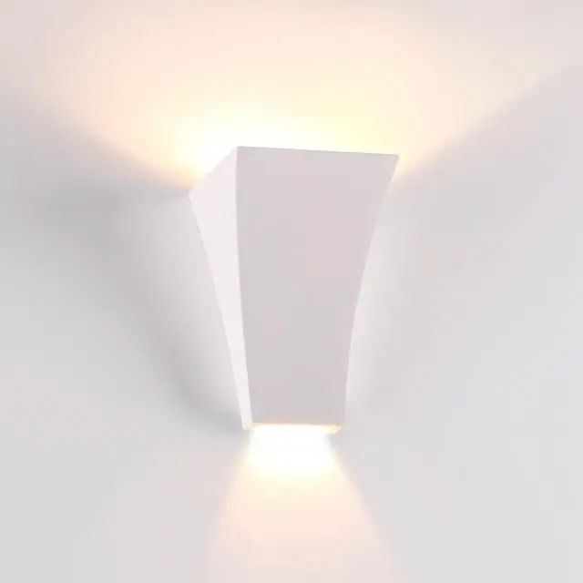 Накладное бра Odeon Light в стиле минимализм, белый матовый гипс, прямоугольная форма плафона, ракурс 3