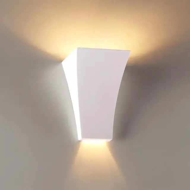 Накладное бра Odeon Light в стиле минимализм, белый матовый гипс, прямоугольная форма плафона, ракурс 4