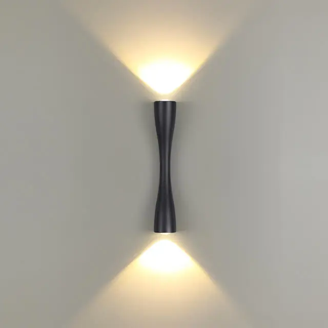 Накладное бра Odeon Light матовый черный металл с двумя направленными источниками света, ракурс 4