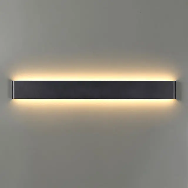 Накладное бра Odeon Light в минимализме, черный матовый металл, строгий прямоугольный силуэт, ракурс 4