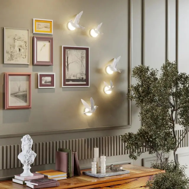 Накладное бра Odeon Light в форме летящей белой птицы, белый матовый металл и рельефный гипс, ракурс 6