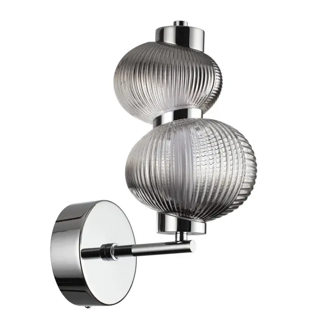 Бра Odeon Light из хрома с двумя рельефными тонированными стеклянными плафонами, выполненный в стиле модерн