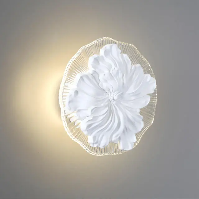 Накладное бра Odeon Light в коллекции FIORE, белый матовый металл и рельефный акрил в форме цветка, ракурс 4