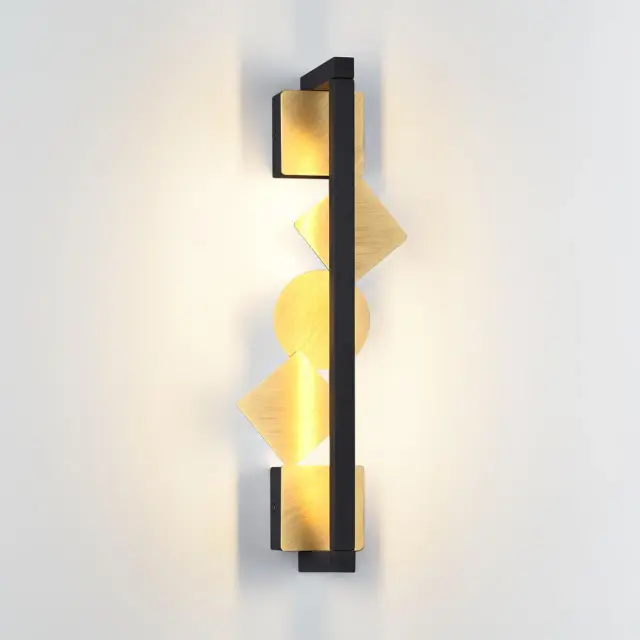 Накладное бра Odeon Light в стиле Лофт с черными геометрическими акриловыми плафонами и бронзовой арматурой, ракурс 2