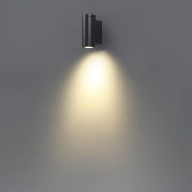 Настенный уличный светильник Odeon Light матовый черный цилиндр минималистичной формы, металл и стекло, ракурс 3