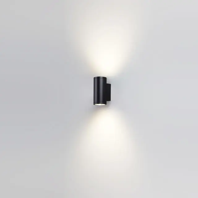 Настенный уличный светильник Odeon Light, цилиндрический корпус из матового черного металла, ракурс 2